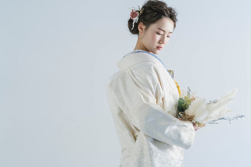 結婚式で和装とドレス両方を着る魅力は？費用の目安や選び方も